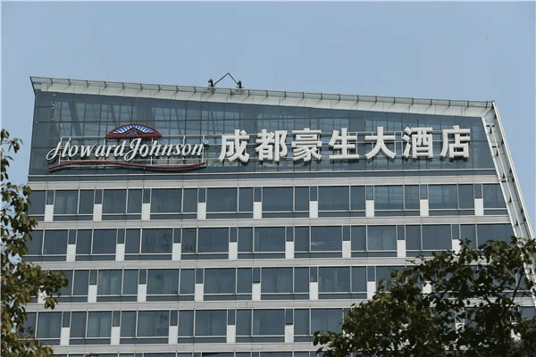 一平方米樓頂發(fā)光字制作安裝的費用有哪些？