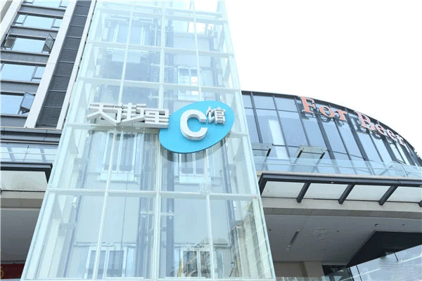 一平方米樓頂發(fā)光字制作安裝的費用有哪些？